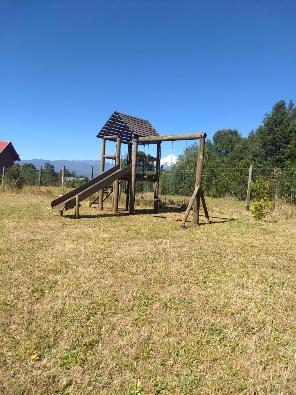 Вилла Cabana Caburgua Hermosa Vista Al Volcan, Senderos Del Bosque Пукон Экстерьер фото