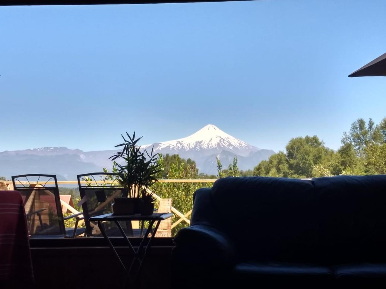 Вилла Cabana Caburgua Hermosa Vista Al Volcan, Senderos Del Bosque Пукон Экстерьер фото