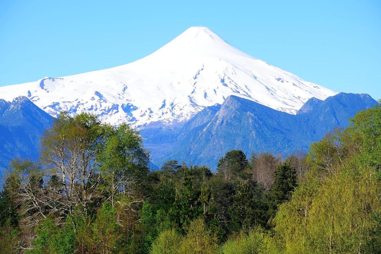 Вилла Cabana Caburgua Hermosa Vista Al Volcan, Senderos Del Bosque Пукон Экстерьер фото