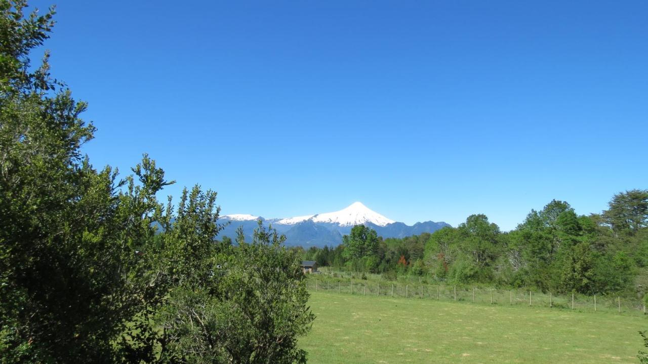 Вилла Cabana Caburgua Hermosa Vista Al Volcan, Senderos Del Bosque Пукон Экстерьер фото