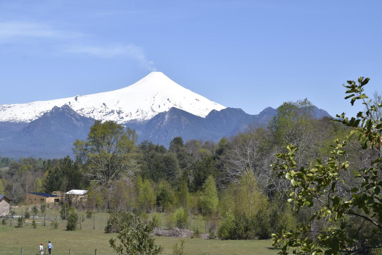 Вилла Cabana Caburgua Hermosa Vista Al Volcan, Senderos Del Bosque Пукон Экстерьер фото