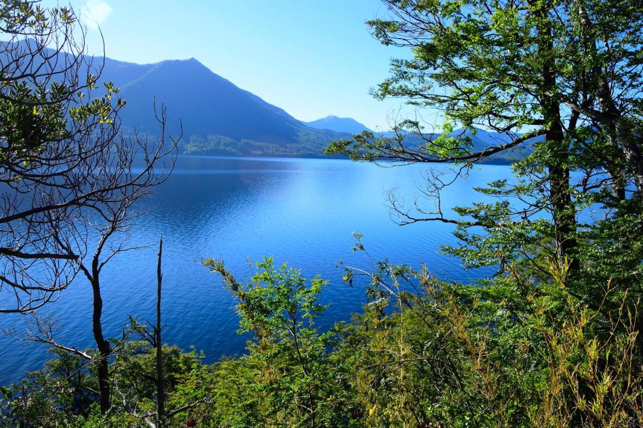 Вилла Cabana Caburgua Hermosa Vista Al Volcan, Senderos Del Bosque Пукон Экстерьер фото